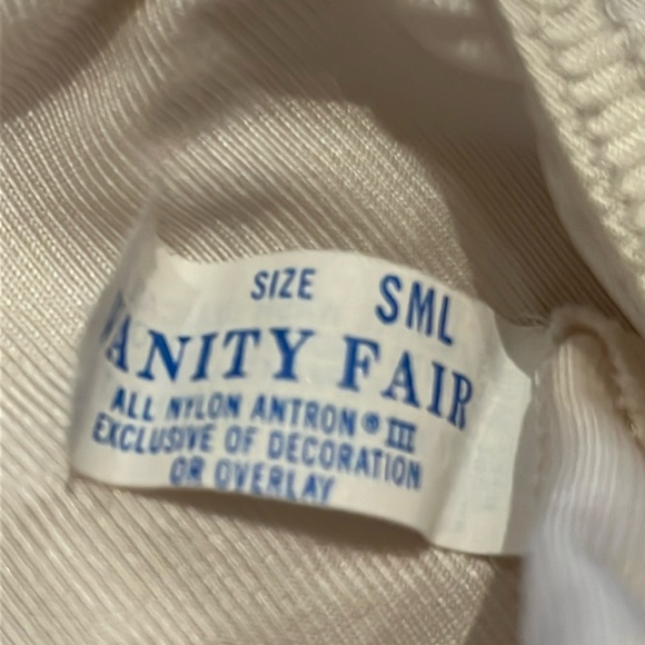 Essential VTG Vanity Fair cream with lace trim midi  half Slip - Sz S - Picture 7 of 8